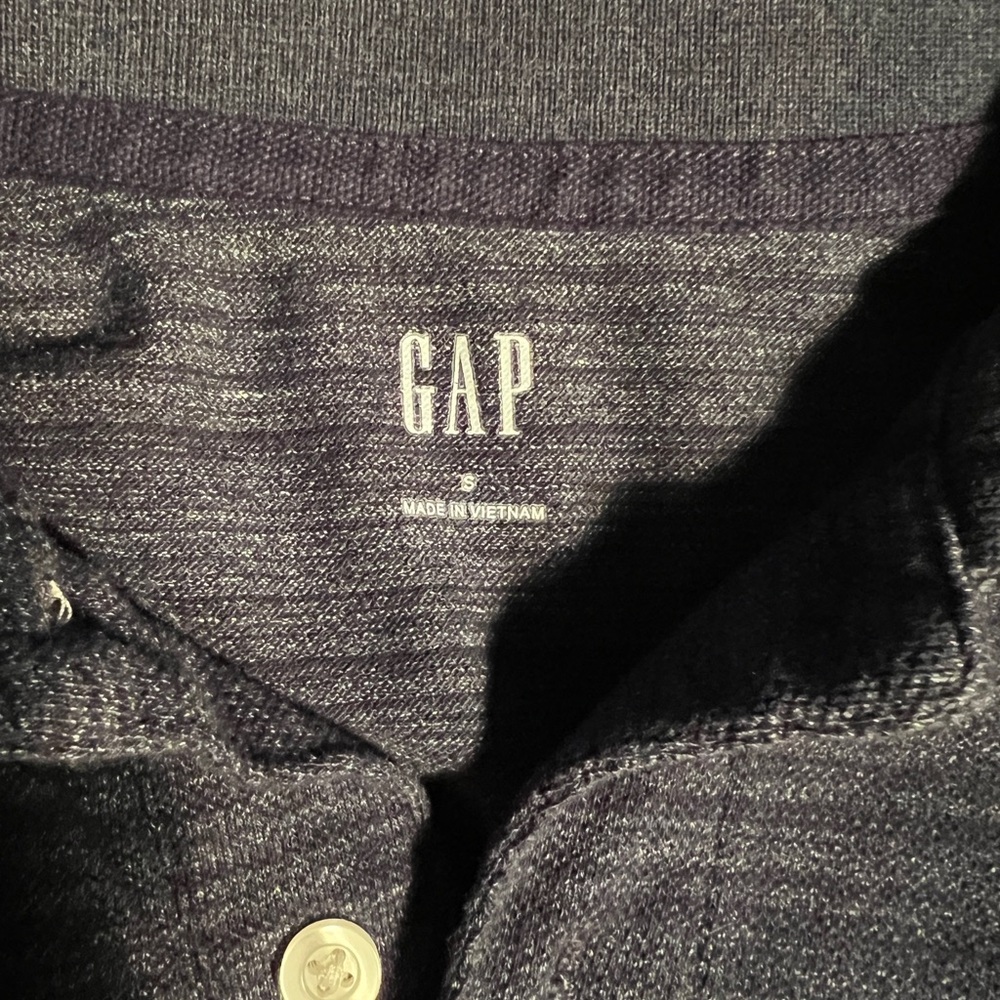 Gap Men’s Golf Shirt, Size Medium